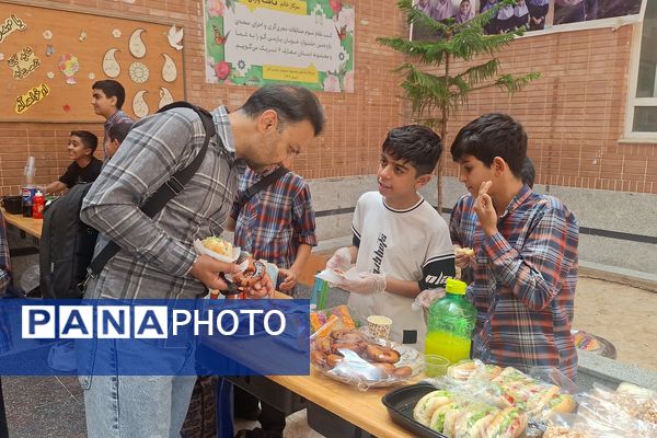برگزاری بازارچه کسب و کار دانش‌آموزی با مهارت کسب و کار و درآمد و استقلال مالی