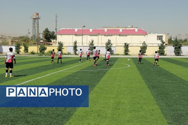 آیین افتتاح زمین‌های چمن مصنوعی آموزش و پرورش ناحیه ۳شیراز 