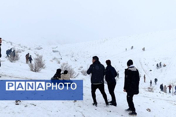  برف بازی مردم نیشابور در روستای برف ریز 