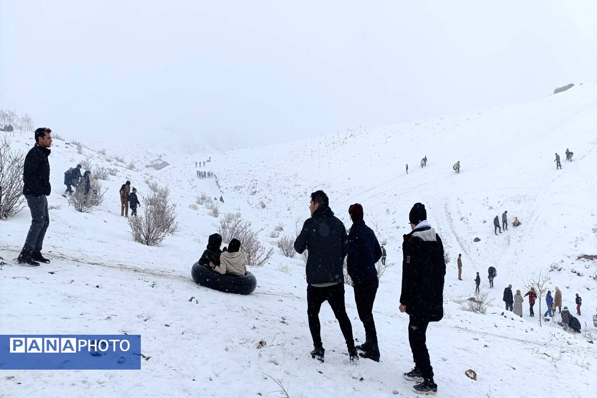  برف بازی مردم نیشابور در روستای برف ریز 