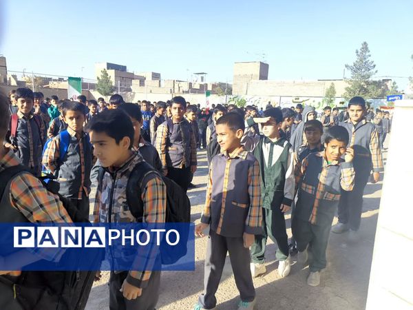 نصب تابلو خبری پانا و تقدیر از دانش آموزان فعال پرورشی  دبستان شهید پسندیده فدافن