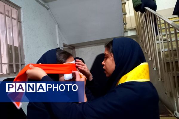 مانور زلزله در دبیرستانه دخترانه شاهد فیض ناحیه 3 شیراز