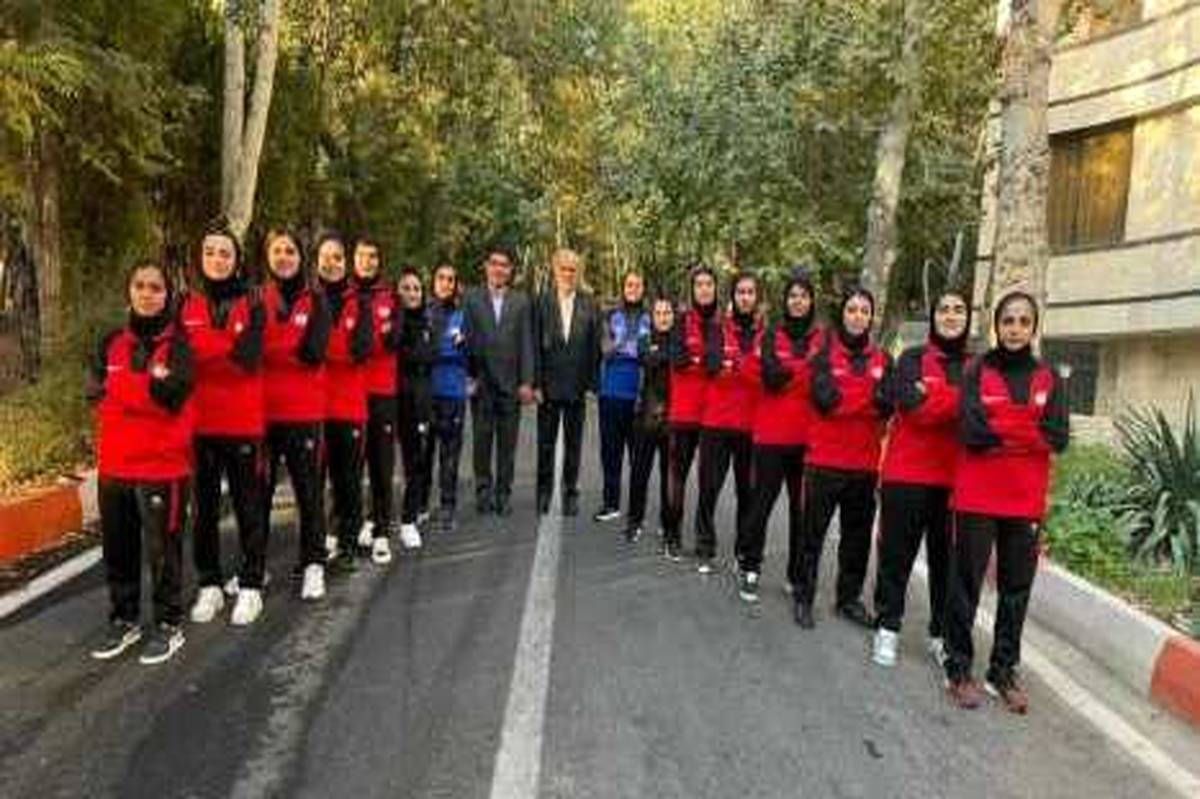 دیدار معاون حقوقی و امور مجلس با تیم فوتسال دختران دانش‌آموز