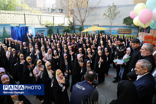 آیین تجهیز ۴۰۰۰ کتابخانه کلاسی با حضور وزیر آموزش و پرورش