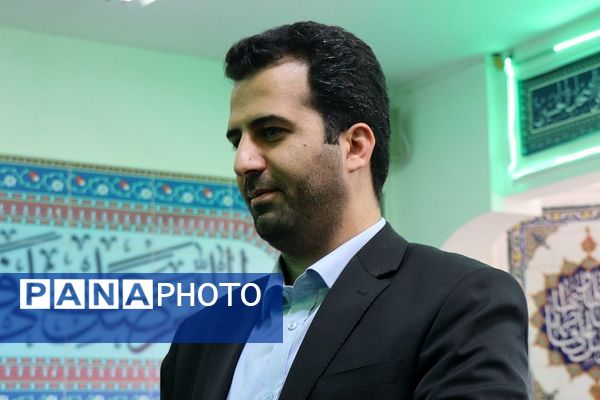 میز خدمت ویژه فرهنگیان در شهرستان پاکدشت به‌مناسبت گرامیداشت هفته معلم 