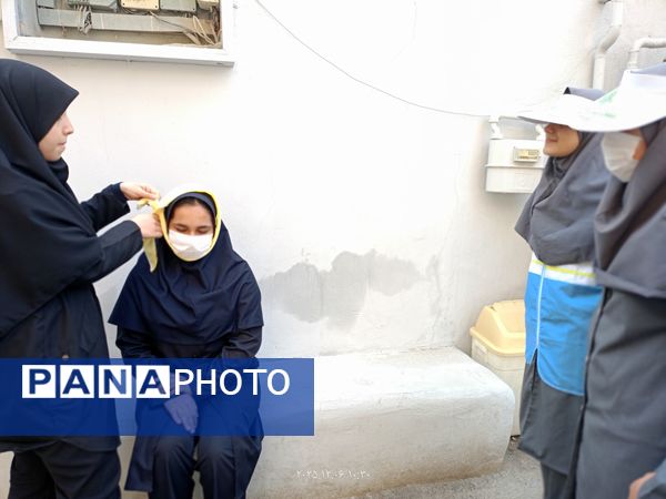 بیست وهفتمین مانور سراسری زلزله وایمنی در دبیرستان فرزانگان ۴ ناحیه یک