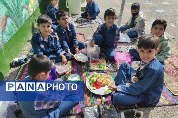 صبحانه سلامت در دبستان هیأت امنایی قرآنی مبین شهرستان شیروان