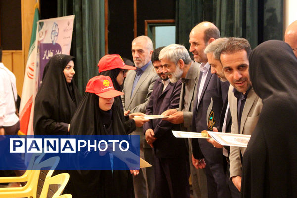 آیین تقدیر از برگزیدگان جشنواره سفیران سلامت استان قم