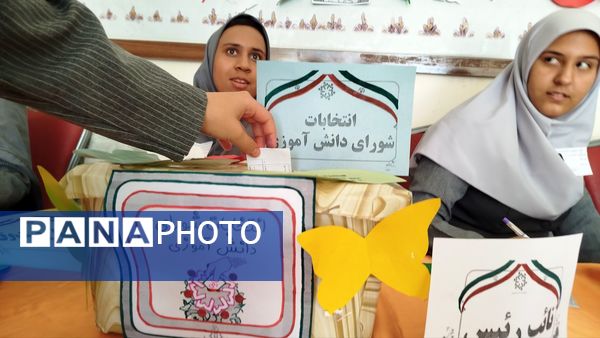 دانش‌آموزان دبیرستان گوهرشاد؛ پیشگامان مشارکت و مسئولیت‌پذیری