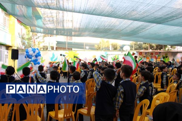 جشن شکوفه‌ها در دبستان منوچهر رزاقی ناحیه۳ مشهد