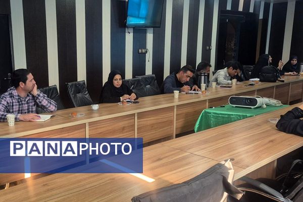 جلسه توانمندسازی نیروی های جدید الاستخدام حوزه پرورشی اداره آموزش و پرورش کهریزک 