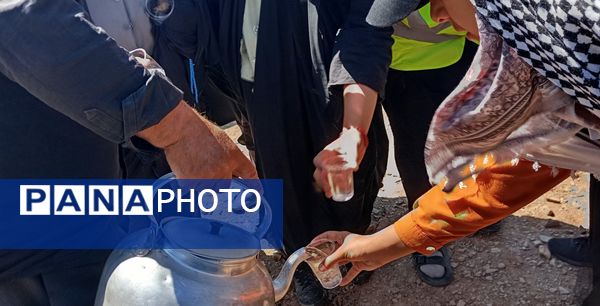 روز اول پیاده روی کاروان نورالرضا به سمت حرم مطهر رضوی