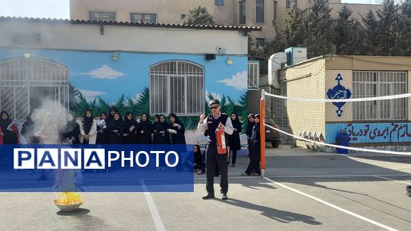 آموزش اطفای حریق در دبیرستان نمونه دولتی آینده‌سازان ناحیه ۴ کرج