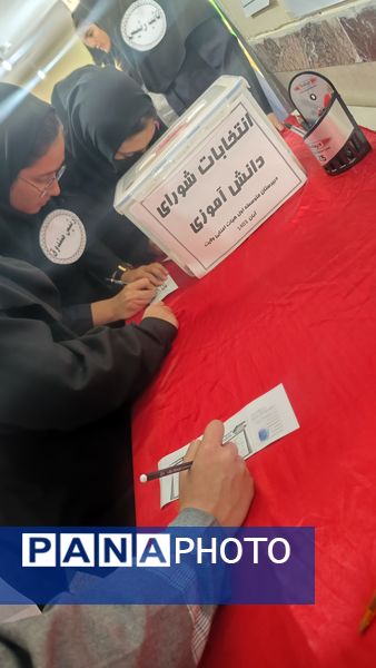 انتخابات شورای دانش‌آموزی در دبیرستان ولایت 