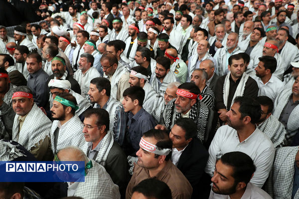 دیدار پیشکسوتان و فعالان دفاع مقدس و مقاومت با مقام معظم رهبری