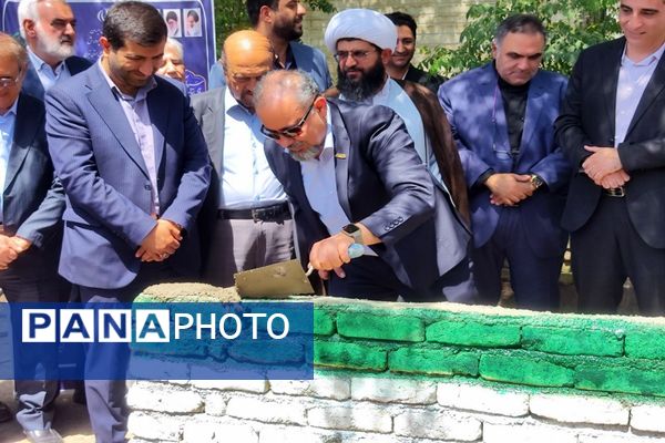 آیین خشت‌گذاری هنرستان اطلس روان کارا شهرستان پاکدشت 