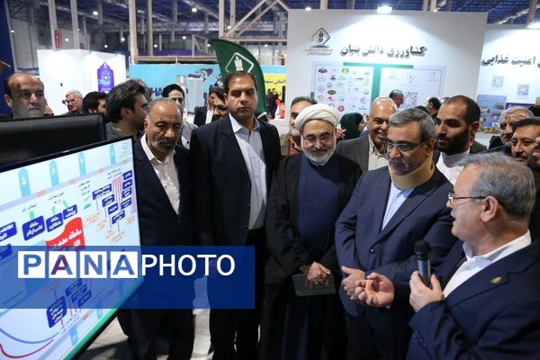 بازدید استاندار خراسان رضوی از دستاوردهای پژوهش و نوآوری در نمایشگاه مشهد