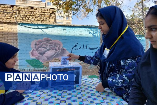 بیست و هفتمین دوره انتخابات شورای دانش‌آموزی در دبیرستان هوشنگی