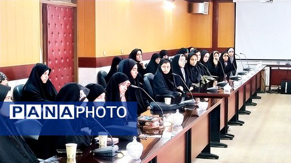 نشست تشکل های دانش‌آموزی با مدیر آموزش و پرورش کاشمر