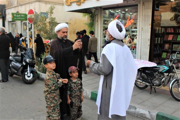 حماسه حضور نوجوانان کفن‌پوش قمی در راهپیمایی «عهد خون»