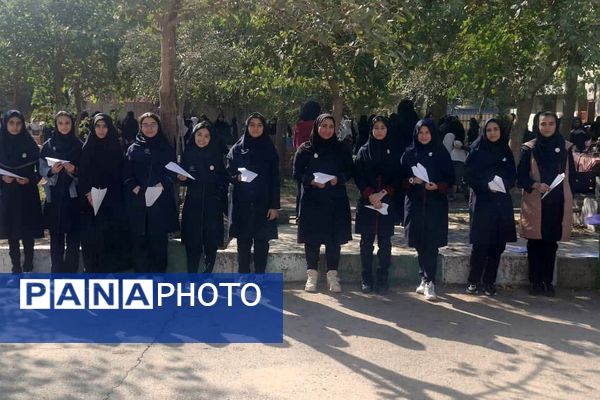 حضور دانش‌آموزان ناحیه دو شهرری در نمایشگاه طرح‌های علمی پژوش سرای بصیرت 