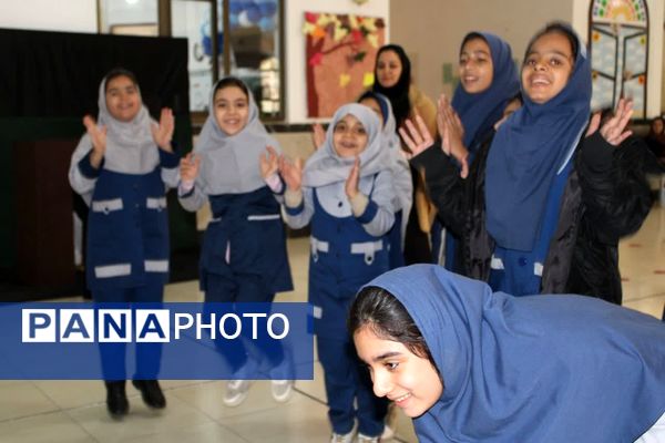 صبحگاه شاد مدارس دخترانه استان اصفهان در قالب طرح «نوجوان شاد ایرانی (نشا)»