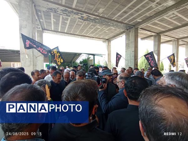 میثاق استاندار و مسئولان استانی با شهدا در سفر به زرقان