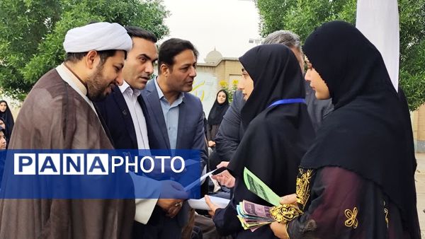 نواختن زنگ هفته کتاب و کتابخوانی در کارون