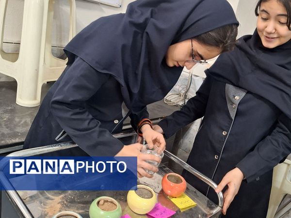 اجرای آزمایش‌های جذاب توسط دانش‌آموزان پایه های هفتم مدرسه انیس خوش قدم 