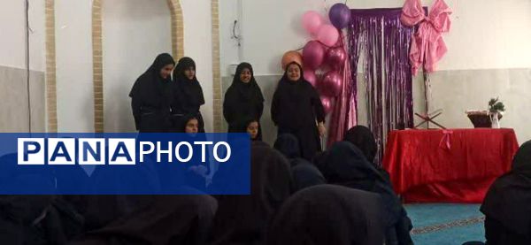 جشن دهه کرامت در دبیرستان نرجس خاتون روستای ورجان قم