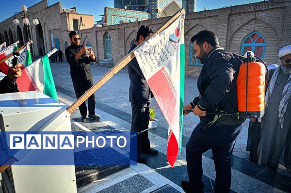 وزیر فرهنگ و ارشاد اسلامی غبار از مزار شهدای امامزاده سید حمزه کاشمر برداشت