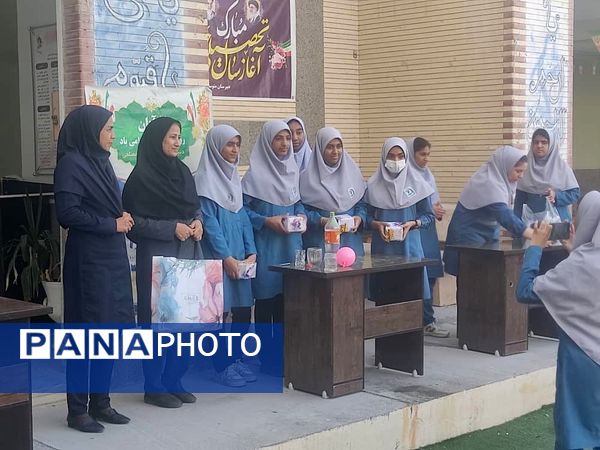 جشن دانش شهرستان میناب در روز آزمایشگاه 