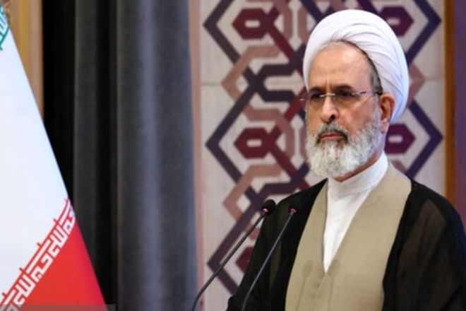 آموزش و پرورش نسل جدید را با فرصت‌ها و تهدیدهای فضای مجازی آشنا سازد