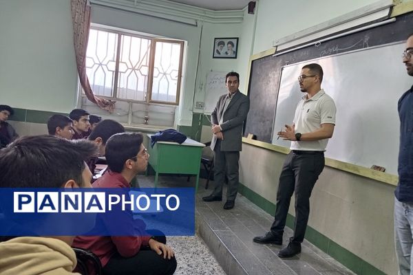 گفتگو با قبول شدگان کنکور دبیرستان نمونه آیت‌الله خامنه‌ای