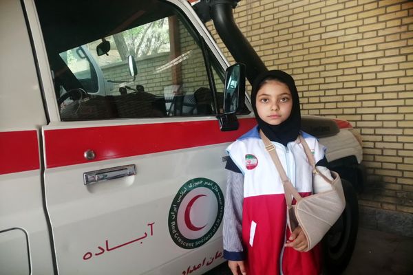 امدادگران هلال احمر در خط مقدم شرافت و فداکاری ایستادند