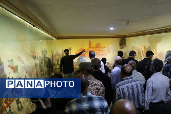 بازدید معلمان قم از موزه دفاع مقدس همدان-2