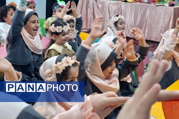 برگزاری جشن غنچه ها در مجتمع آموزشی میرداماد با حضور مدیر آموزش و پرورش ناحیه دو شهرری 