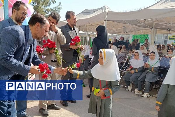  جشن شکوفه‌ها در قرچک