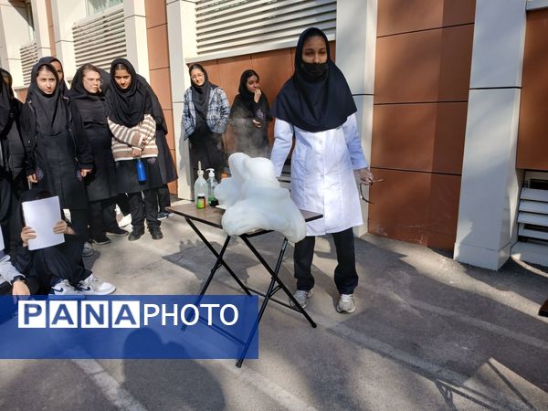 مانور آزمایشگاه در مدرسه امام حسین (ع)