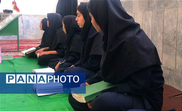 برگزاری محفل انس با قرآن در دبیرستان فیاض