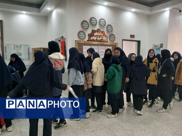 انتخابات شورای دانش اموزی در دبیرستان مهشید مصلی نژاد