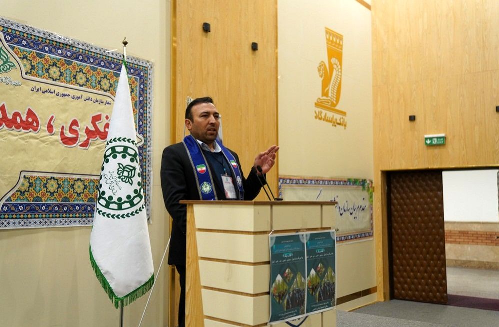 مربیان عنصر کلیدی انتقال دانش و مهارت به دانش آموزان هستند