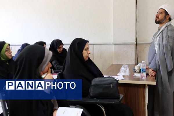 نشست بصیرتی و تربیتی با محوریت عفاف و حجاب در اداره آموزش و پرورش شهرستان اسلامشهر