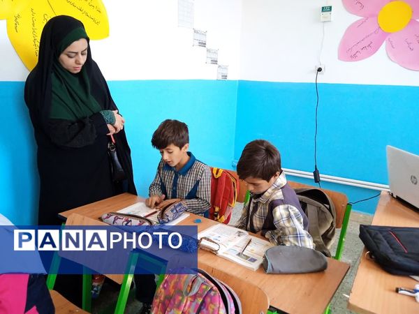 بازدید مسئولان آموزش و پرورش استان یزد از واحدهای آموزشی خاتم 