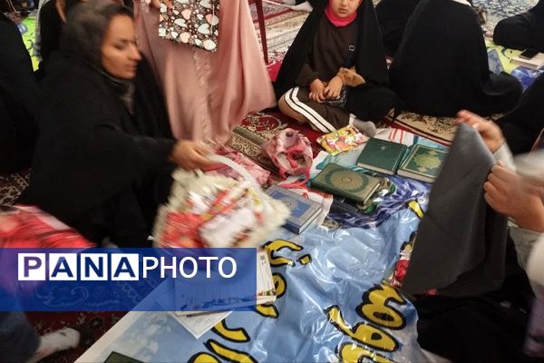 محفل قرآنی و حلقه صالحین در پایگاه مقاومت حضرت زینب (س) داریون 