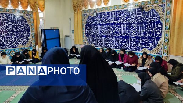 محفل انس با قرآن در دبیرستان نمونه دولتی حضرت زینب (س)
