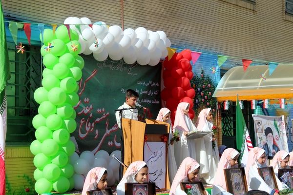 مراسم نمادین آیین بازگشایی مدارس در دبیرستان شاهد خیر سجادیه 