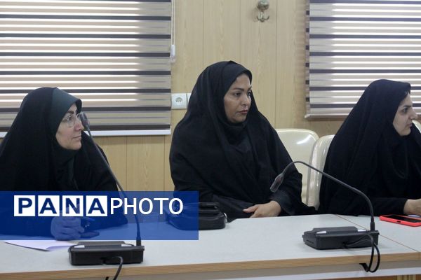 نشست مدیرکل آموزش و پرورش استان با همکاران معاونت پرورشی و فرهنگی 