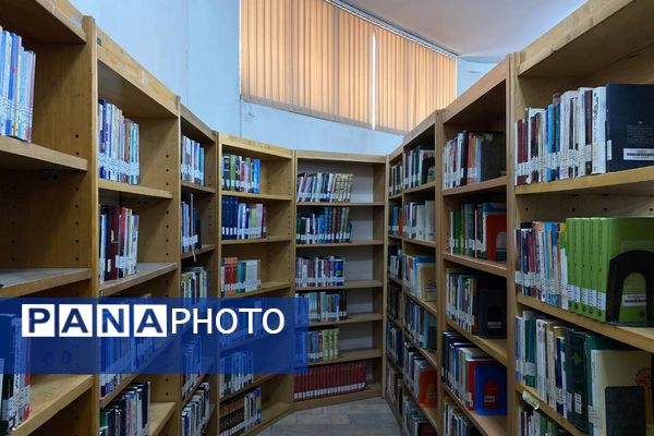 دانش‌آموزان دبیرستان نگین‌دانش ورامین میهمان کتابخانه رازی شدند