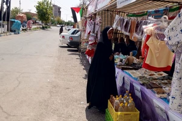 غرفه هنری دختران و مادران فاروجی در پارک وحدت 